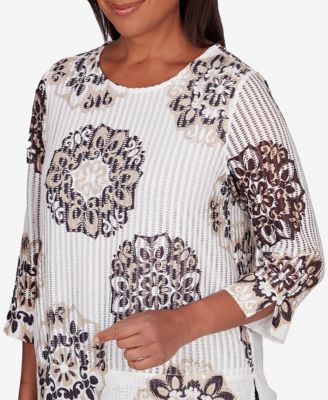 Women's Opposites Attract Medallion Textured Crew Neck Top