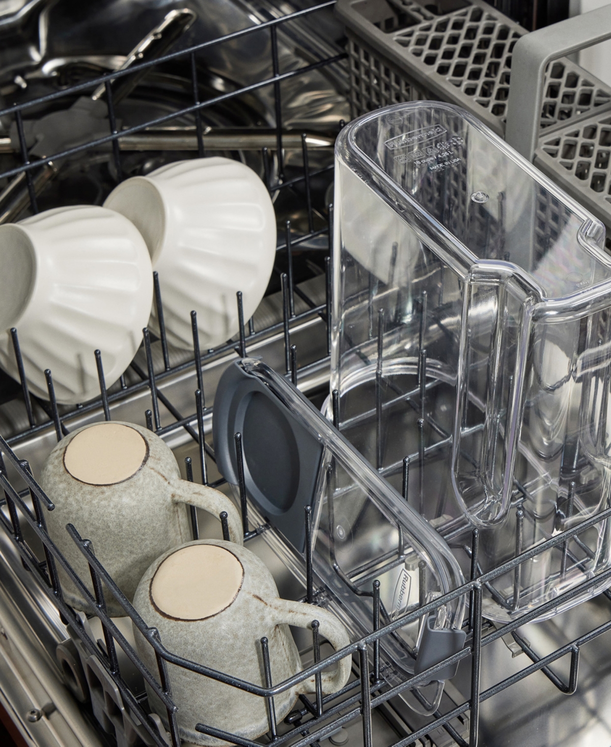 Rubbermaid Brilliance 18-cup Pantry Cereal Keeper In No Color