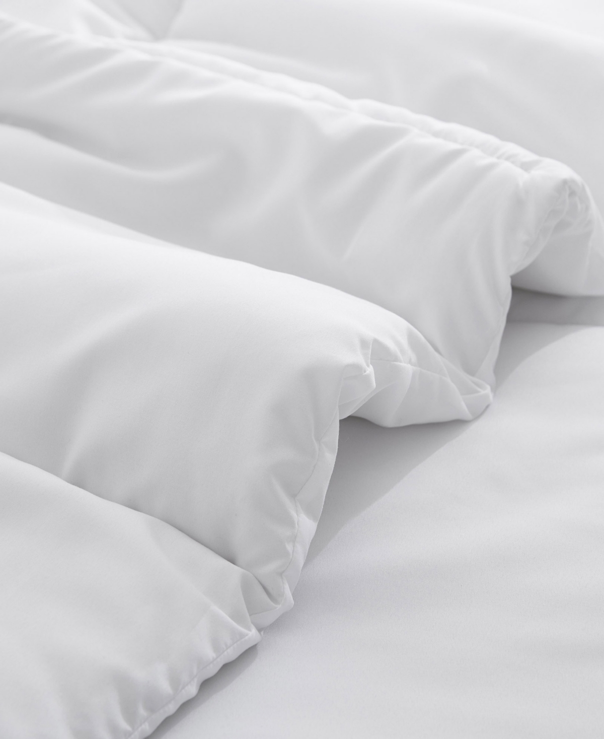 Unikome All Season Down Alternative Comforter, Queen In White