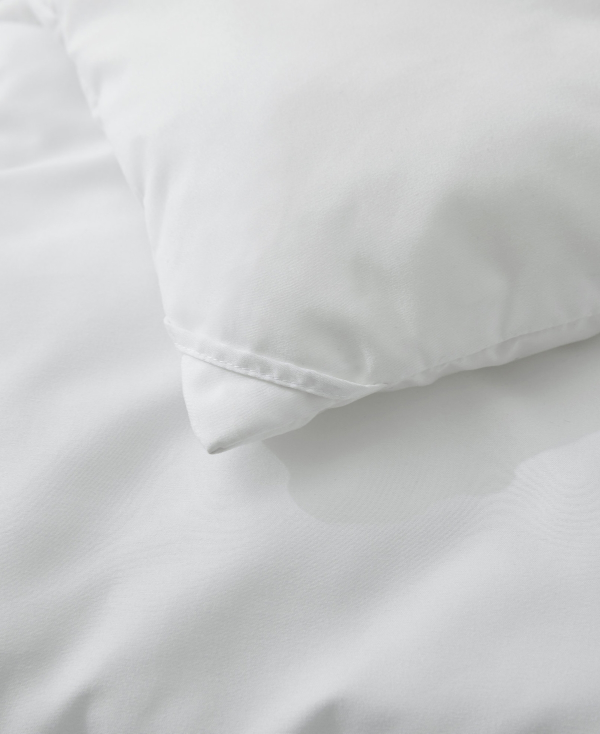 Shop Unikome Lightweight Down Alternative Comforter, Full In White