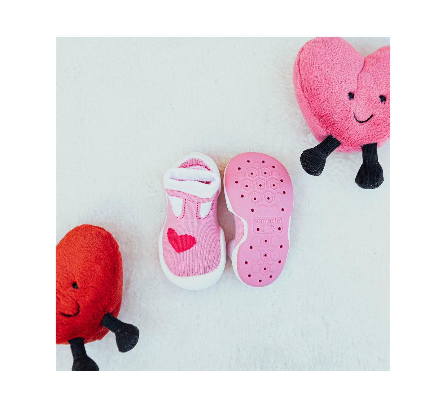 Обувь Komuello Breathable Washable Non-Slip Sock Shoes T-Strap Heart для девочек-малышей — фото 3