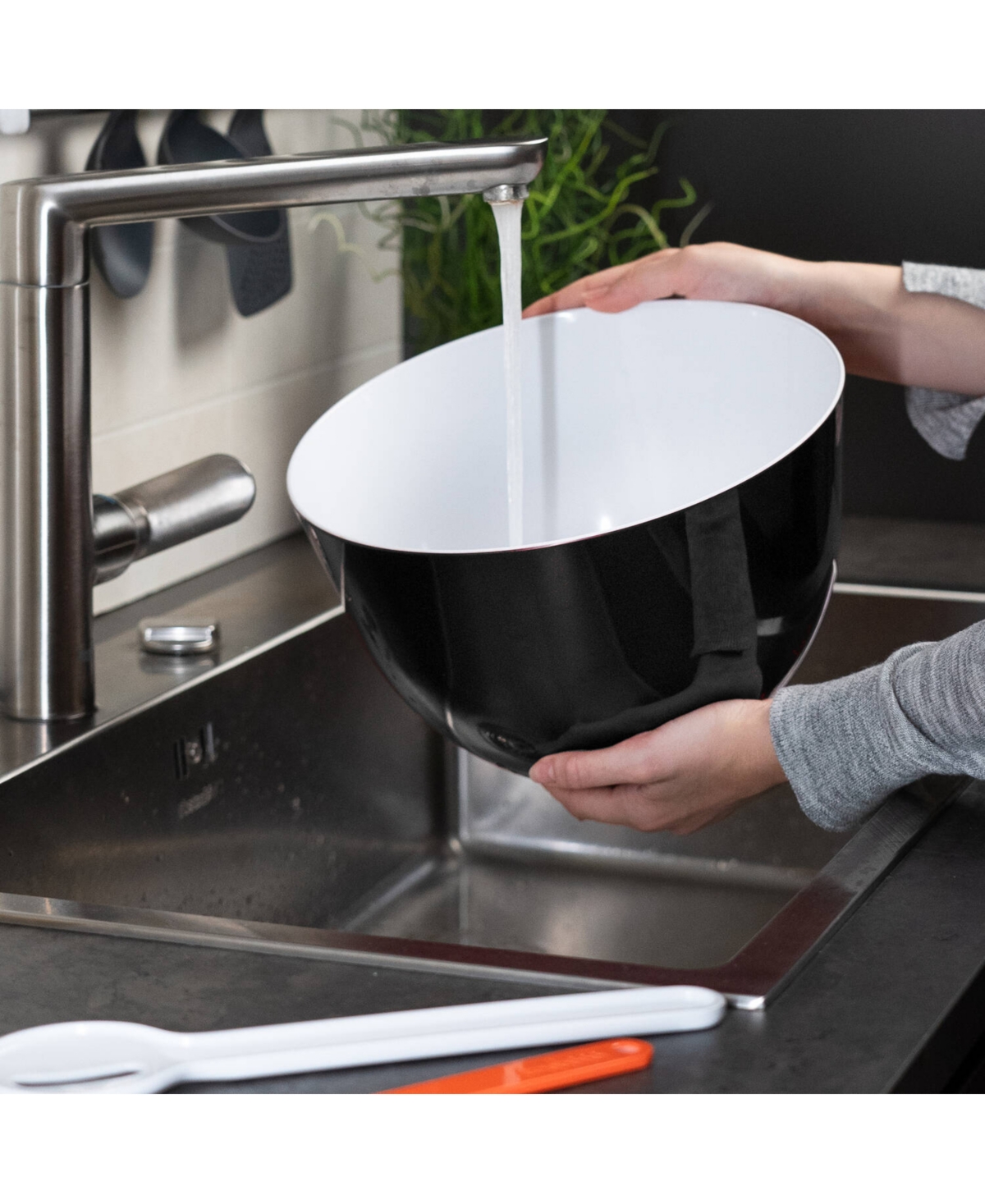Trebonn Pile 1pc. Large Bowl In Black