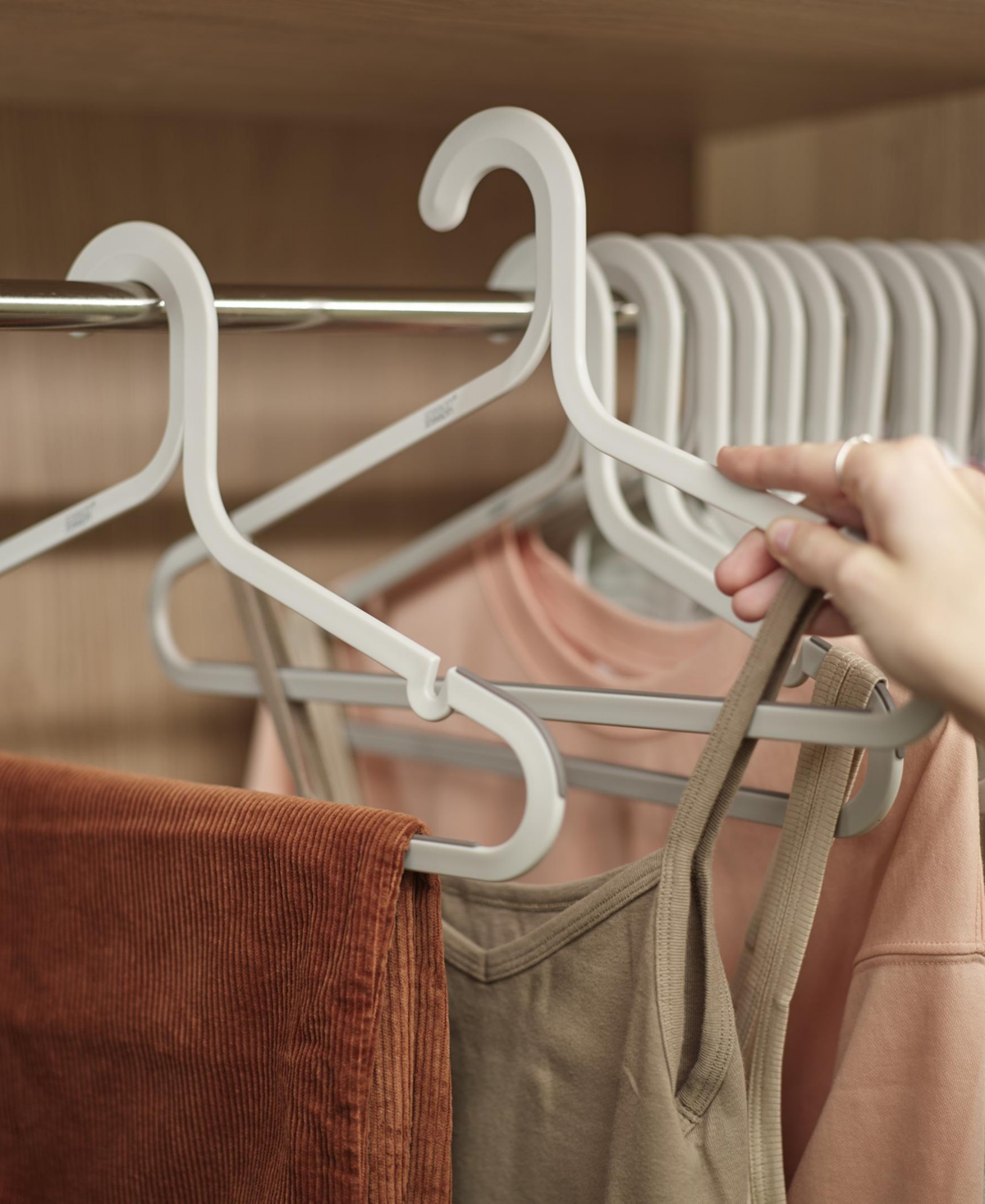 Joseph Joseph Orderly 5-pc. Tangle-resistant Clothes Hangers In White