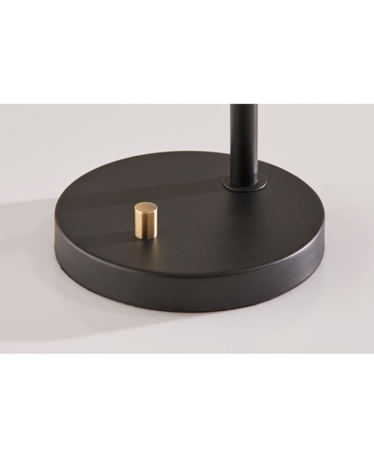 Adesso 21.25" Fletcher Table Lamp In Black,antique-like Brass