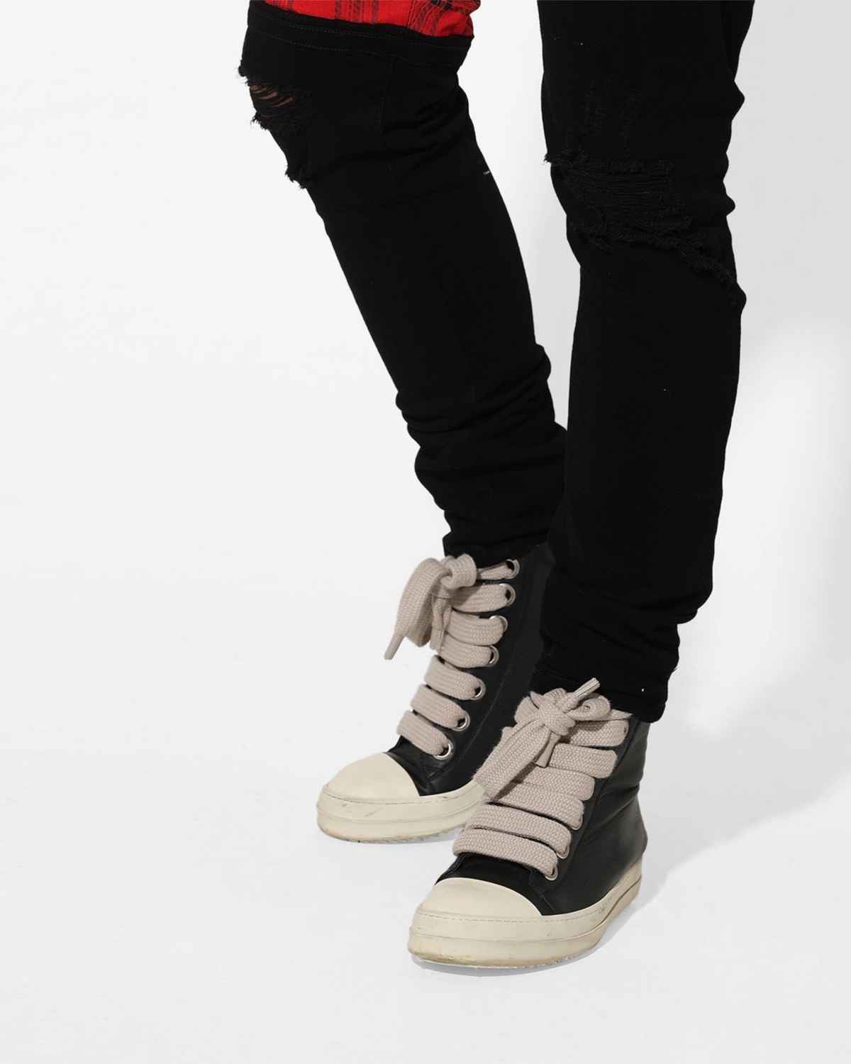 Saint Morta Mens Sideline Distressed Jeans