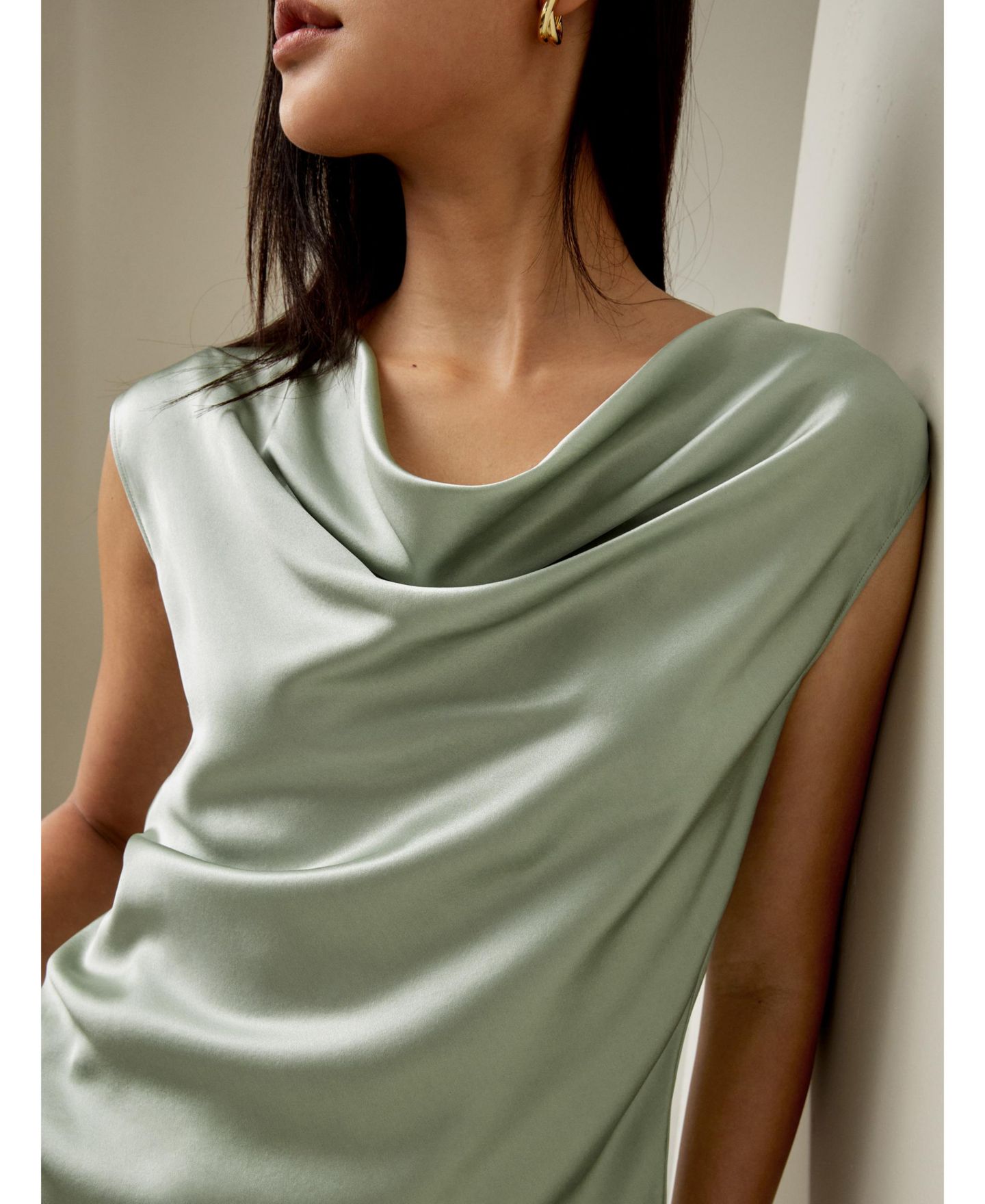 Женский топ LILYSILK Silk Charmeuse Cowl Neck Regular Fit Top, цвет: Аквамариновый зелёный — фото 2