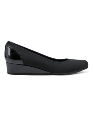 Women's Gwenyth Low Wedge Pumps