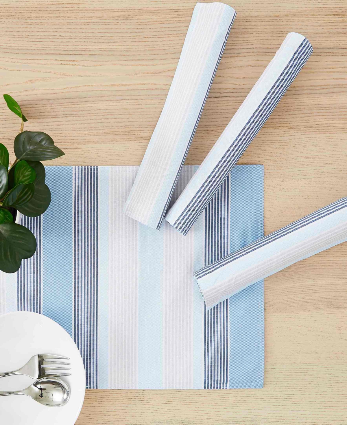 Avanti Breakers Stripe Water-resistant Indoor And Outdoor Placemats, Set Of 4, 13" X 19" In Blue