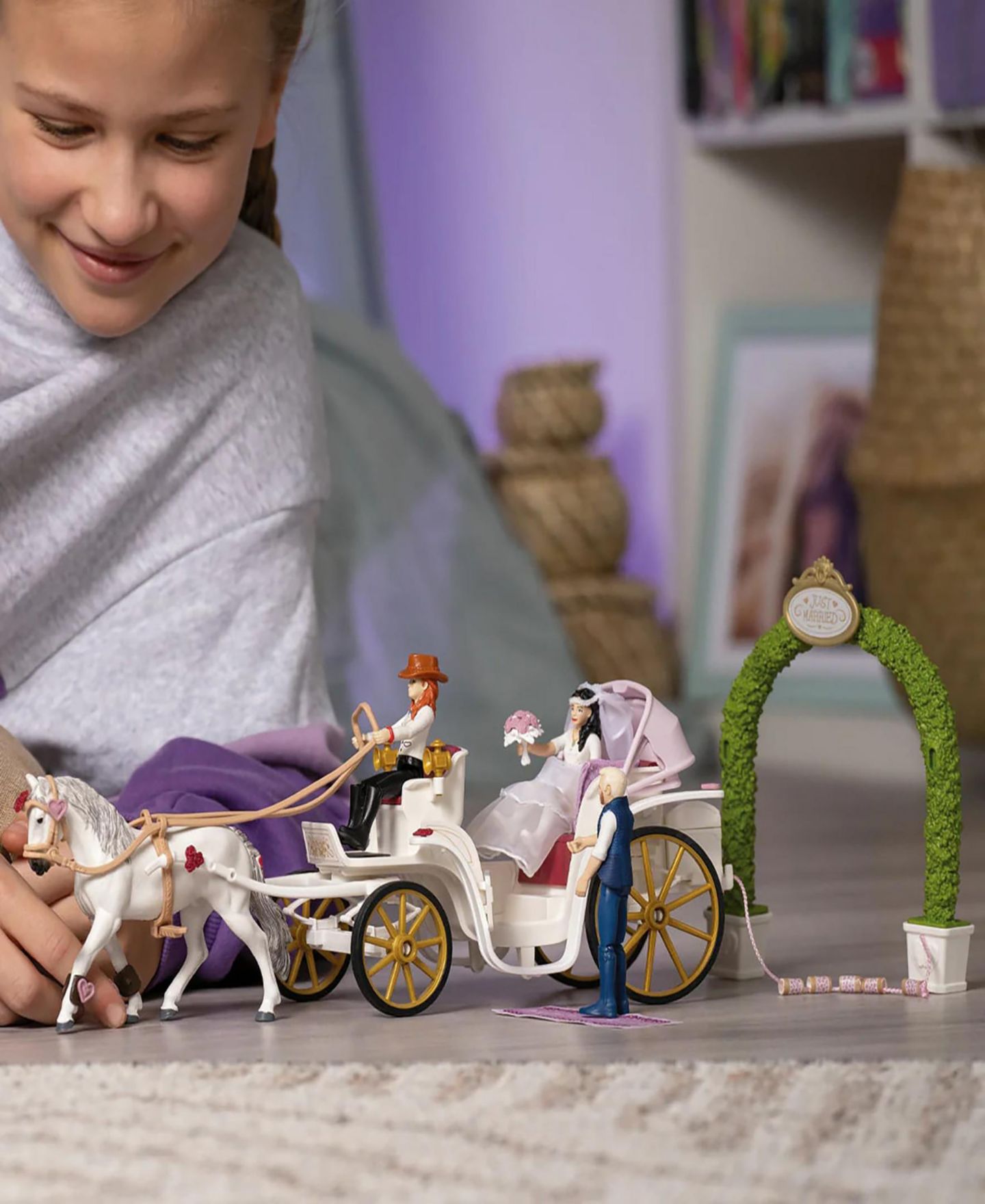 Детский игровой набор Schleich Horse Club Wedding Carriage Playset, Ages 5+ — фото 6