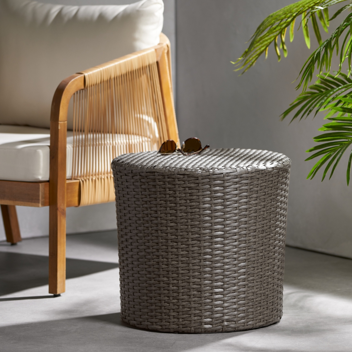 Simplie Fun Stylish Wicker Barrel Side Table | Durable & Convenient Outdoor Accent