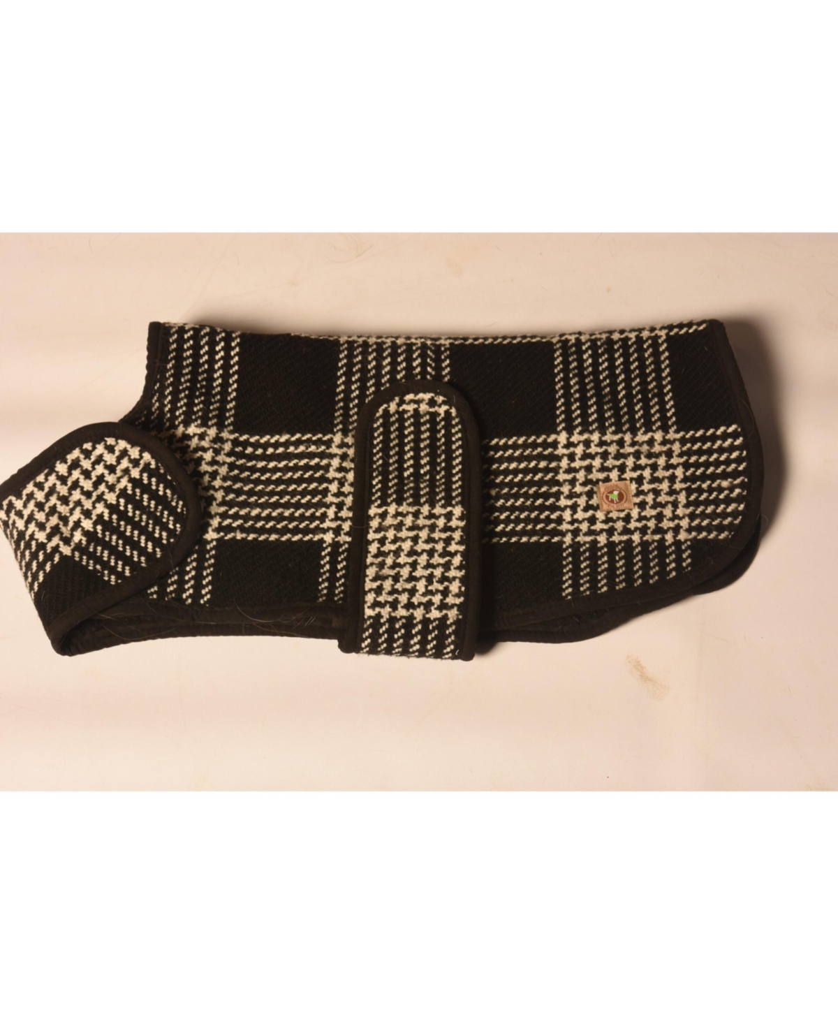 Chilly Dog S& White Dog Blanket Coat - Black