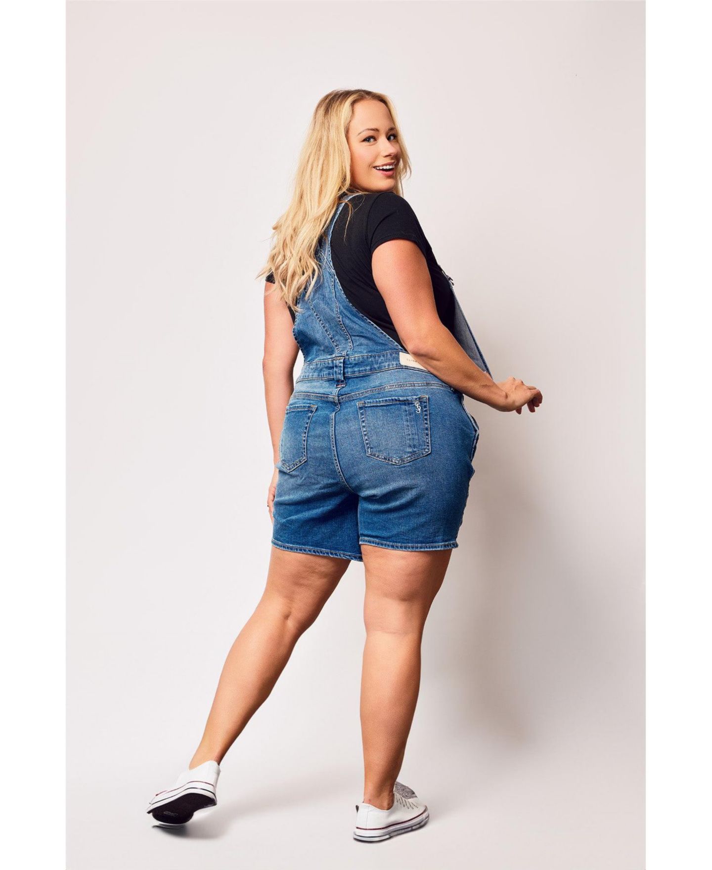 Женский комбинезон SLINK Jeans Plus Size Denim Short Overall, цвет: Genesis — фото 2