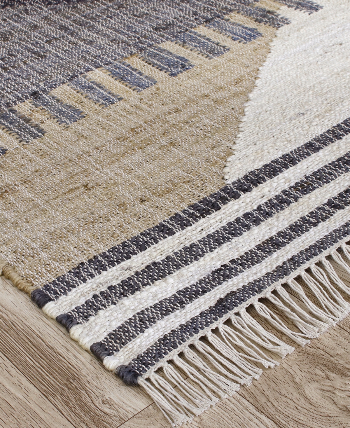 Lr Home Nero Nro81984 4' X 6' Area Rug In Tan,black