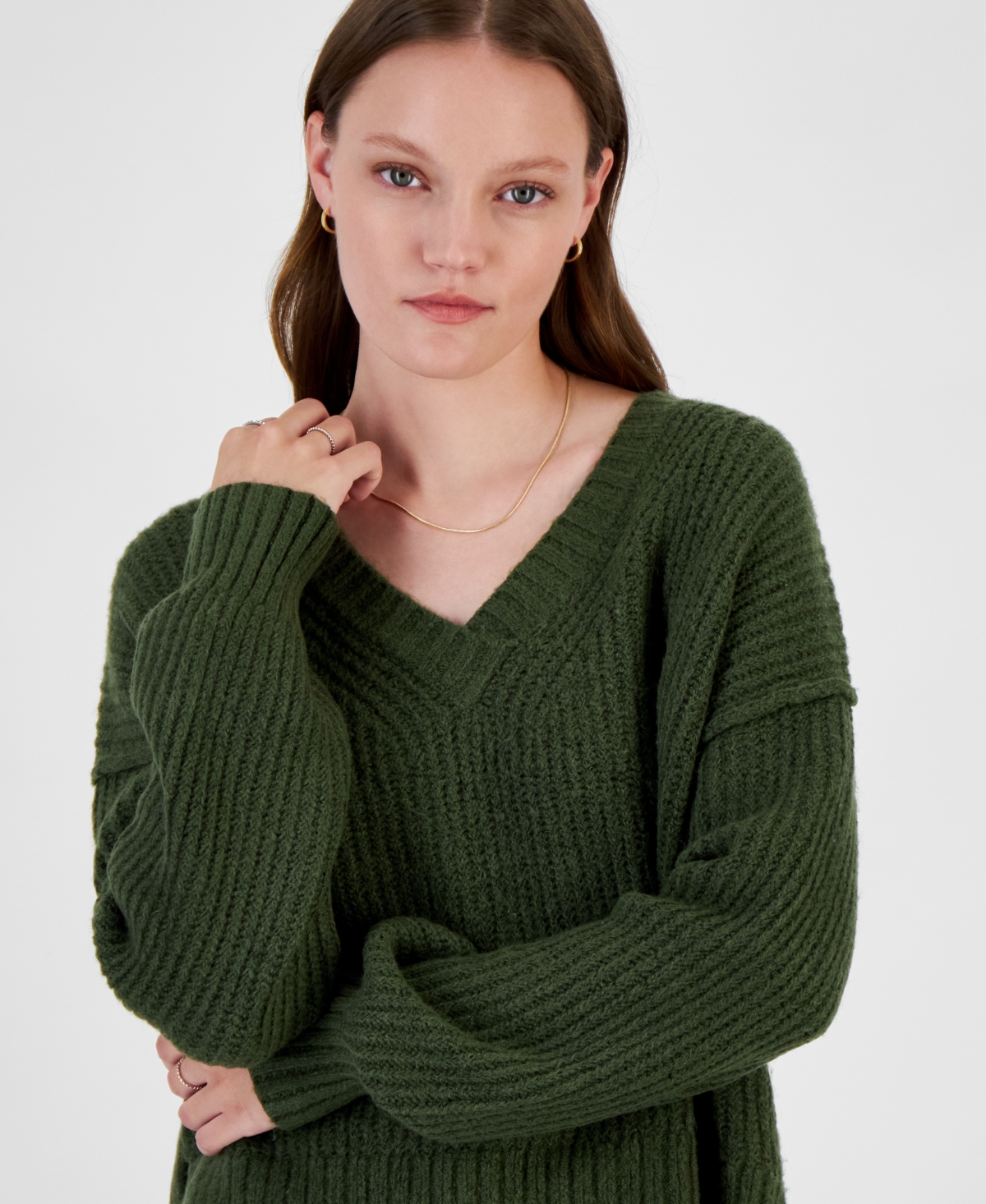 HIPPIE ROSE JUNIORS' V-NECK OVERSIZED SWEATER 