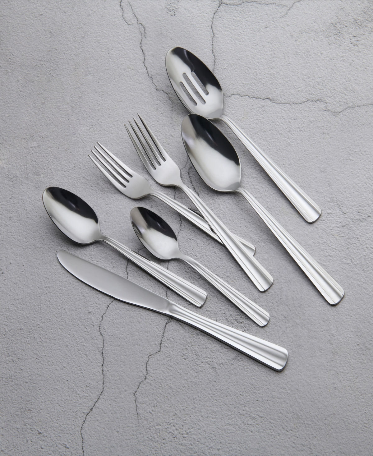 Ornative Alicja Service For 8 42 Piece Flatware Set With Wire Caddy In Silver