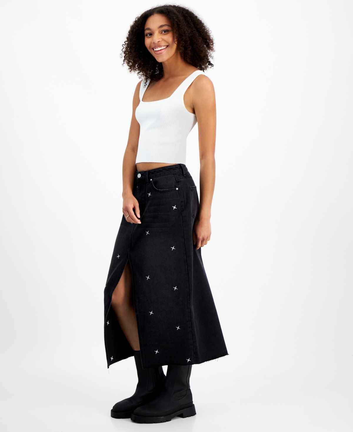 INDIGO REIN JUNIORS' EMBROIDERED DENIM MIDI SKIRT 