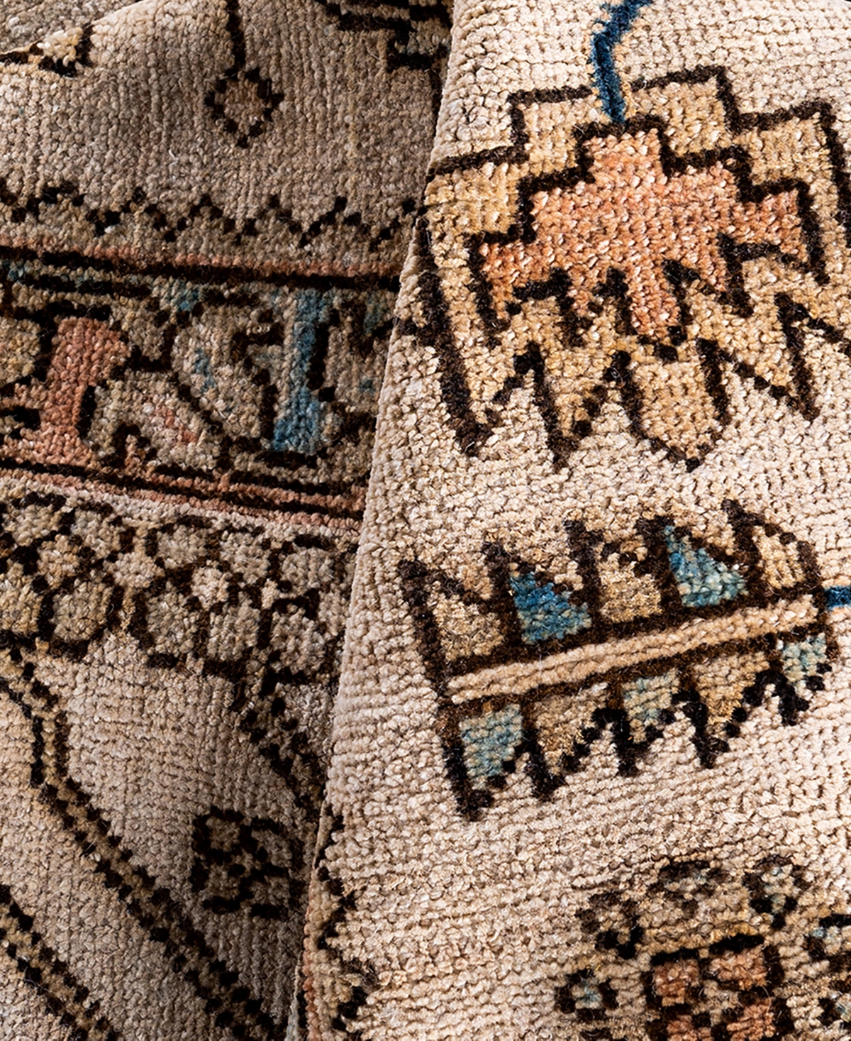 Adorn Hand Woven Rugs Serapi M1993 8'10"x11'10" Area Rug In Beige