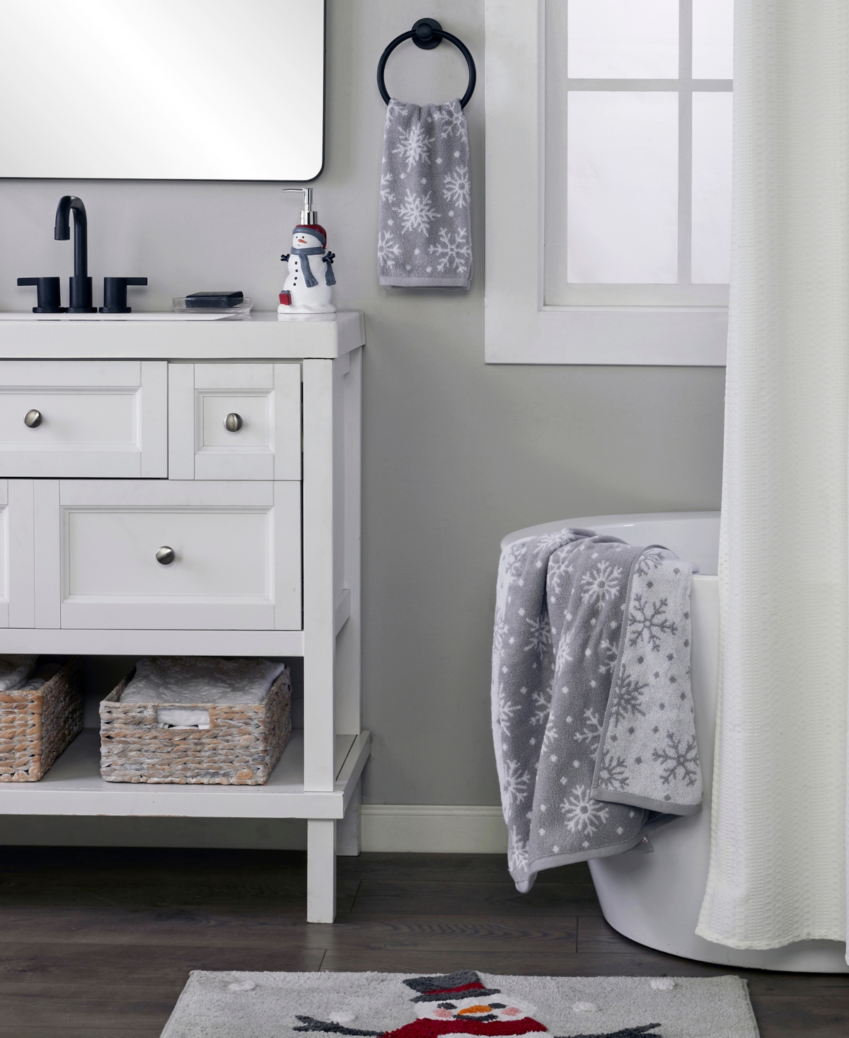 Skl Home Scattered Snowflake Jacquard Cotton Bath Towel, 25" X 50" In Gray