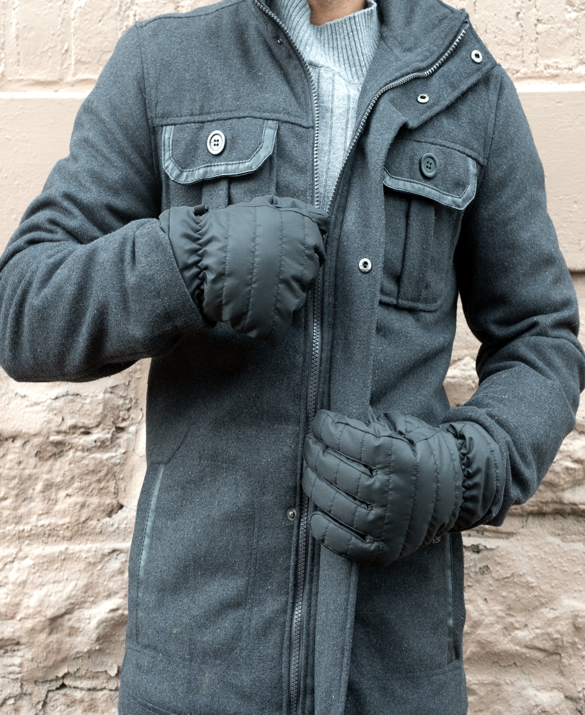 Isotoner Signature Men's Quilted Pongee Gathered Wrist Water Repellent and Touchscreen Gloves
