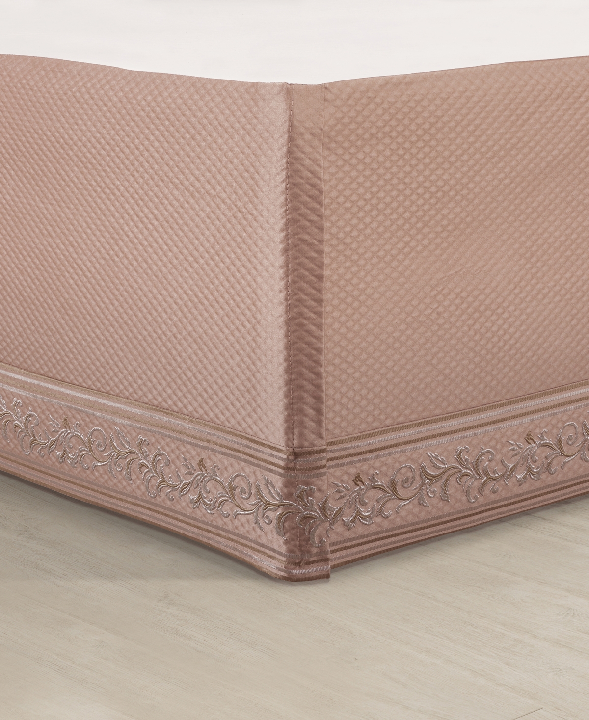 J Queen New York Rosewater 4-pc. Comforter Set, Queen In Blush