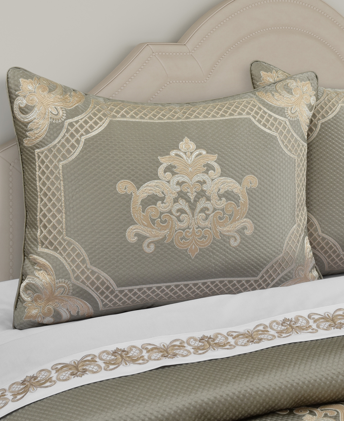J Queen New York Piazza 4-pc. Comforter Set, Queen In Sage