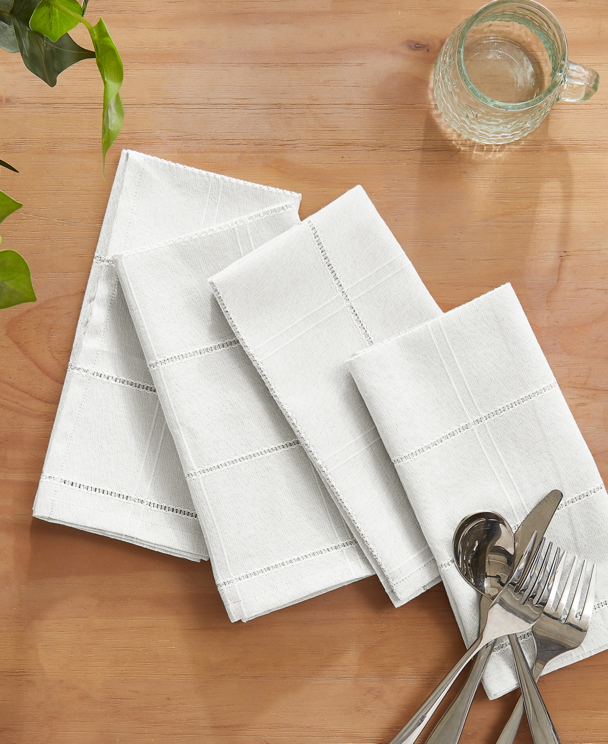 Izod Chadwick Lurex Napkins, Set Of 4 In White Silver