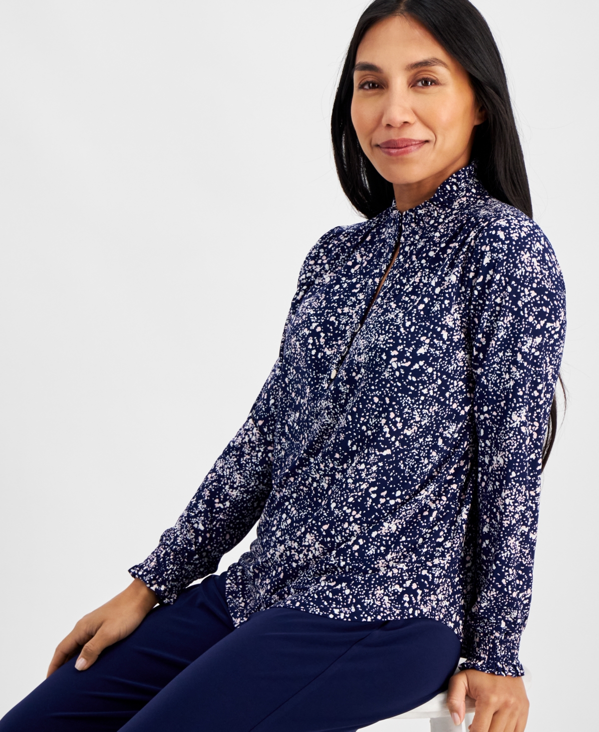 AK ANNE KLEIN PETITE PRINTED SMOCKED-CUFF BLOUSE 
