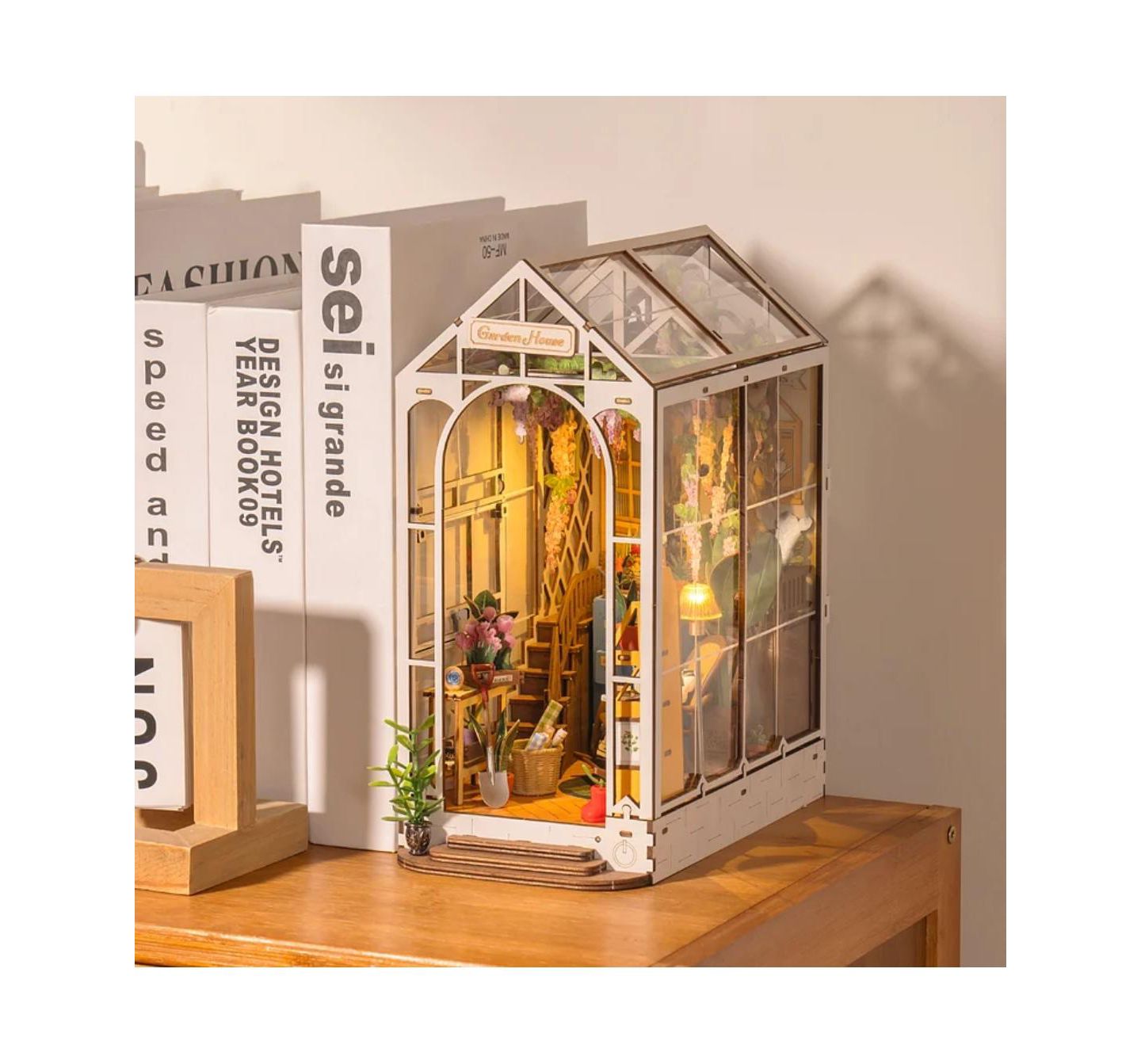 Детские конструкторы Flash Popup Flower House Book Nook Kit 176-Piece Puzzle, Ages 14 & Up, цвет: Белый — фото 1