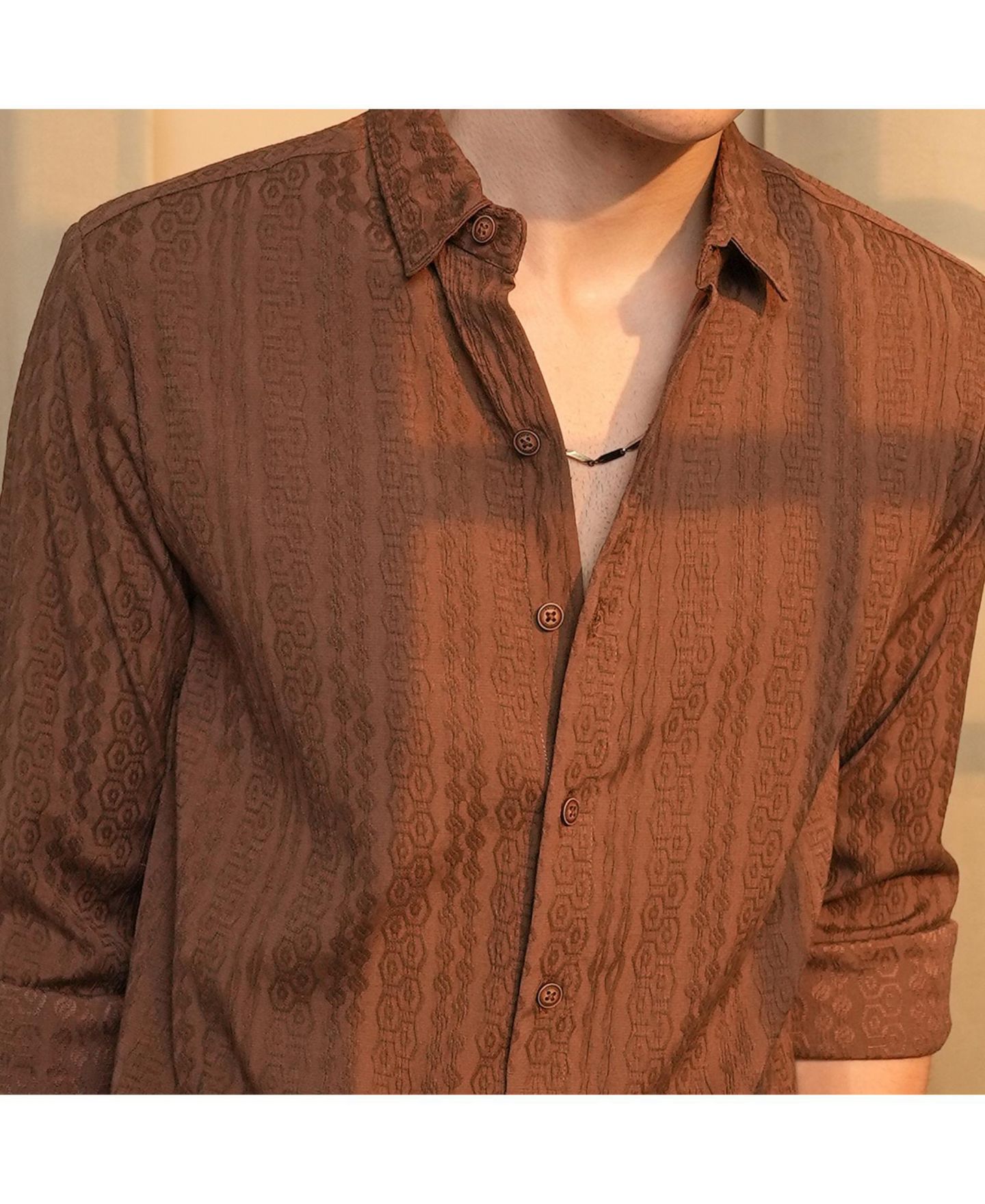 Мужская рубашка Cahoot Campus Sutra Chocolate Brown Geometric-Textured Knit, цвет: Коричневый — фото 5