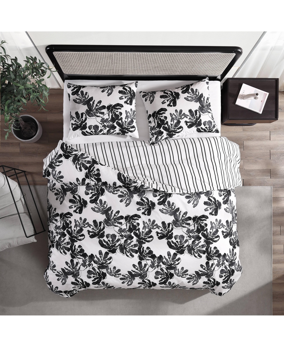 City Scene Soho Floral Microfiber3 Piece Duvet Cover Set-Full/Queen - Black