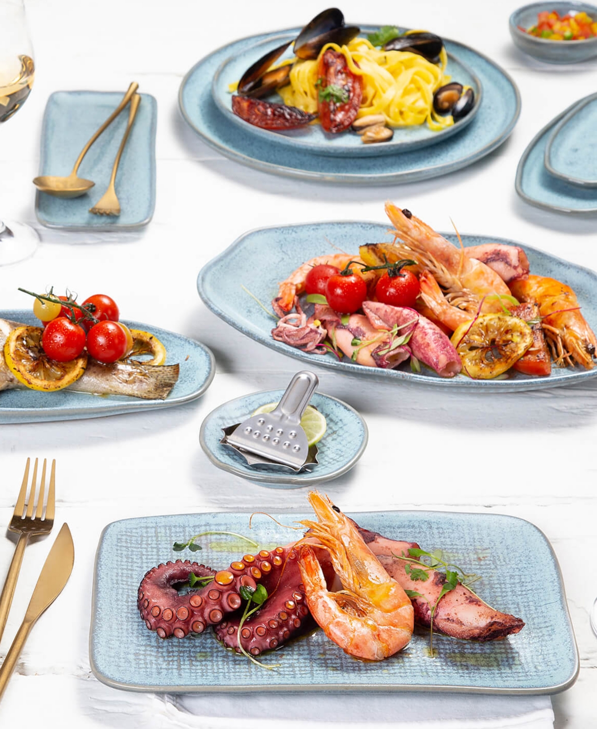 PORTO BRASIL 10.63" STONEWARE MEDIUM RECTANGULAR JUTA PLATTERS, SET OF 4 