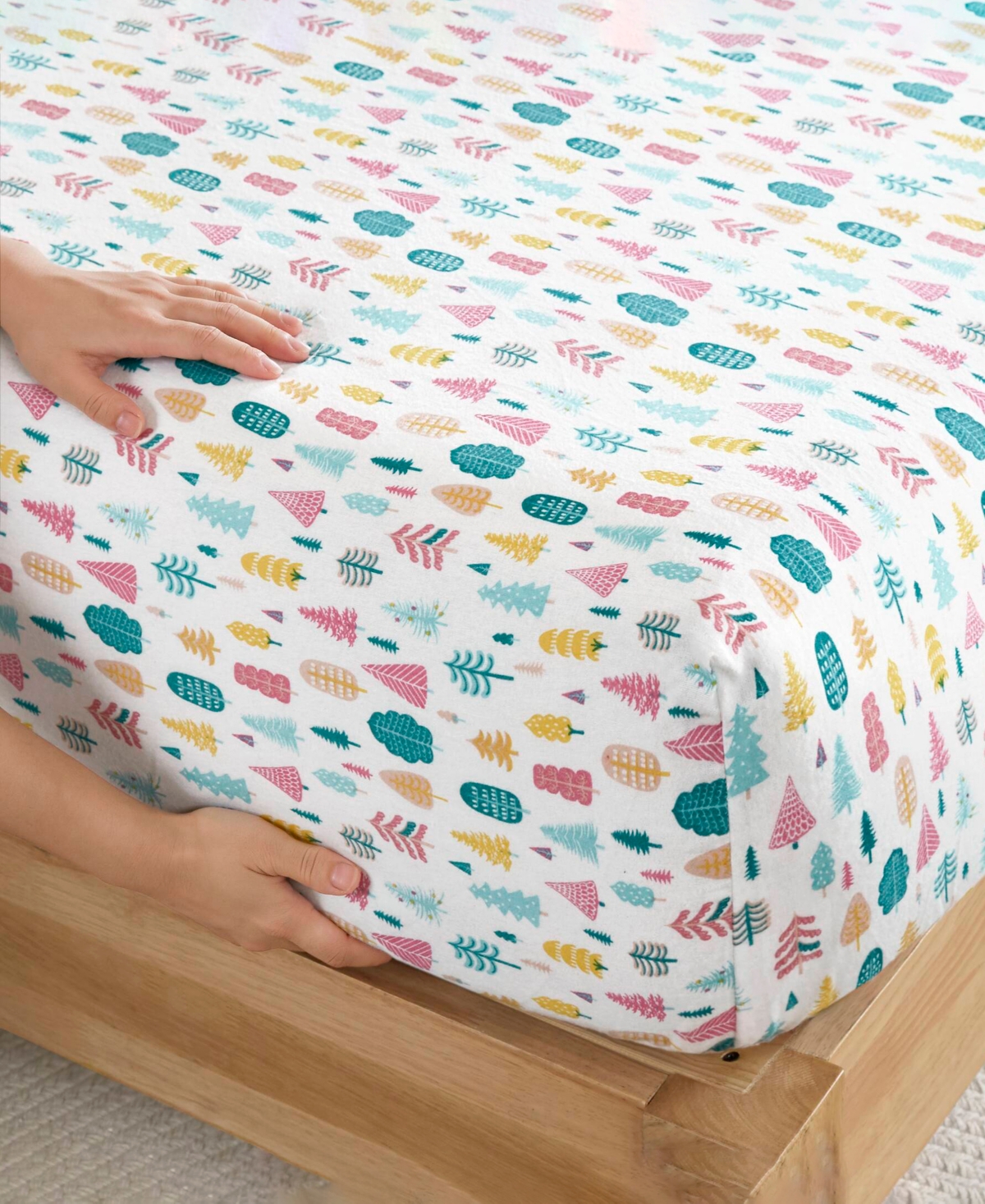 Intelligent Design Novelty Printed Flannel 3-pc. Sheet Set, Twin Xl In White Holiday Trees