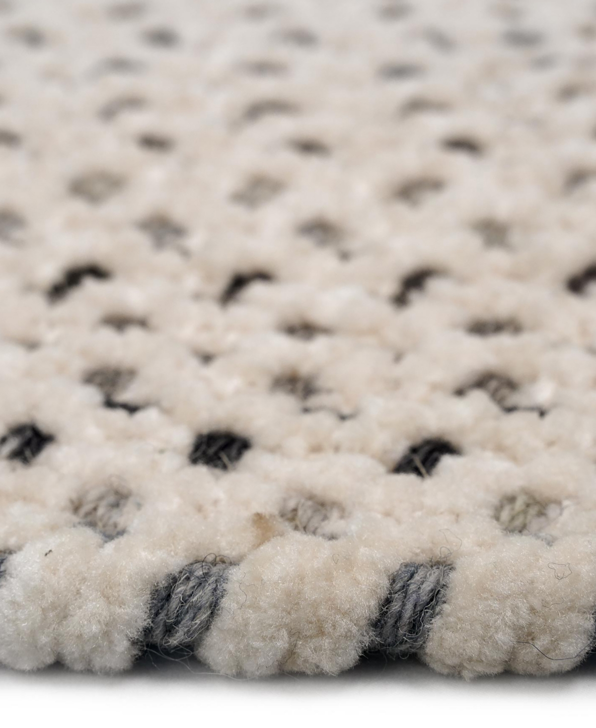 Capel Dramatic Static 0027 2'3"x9' Oval Runner Area Rug In Ivory,onyx