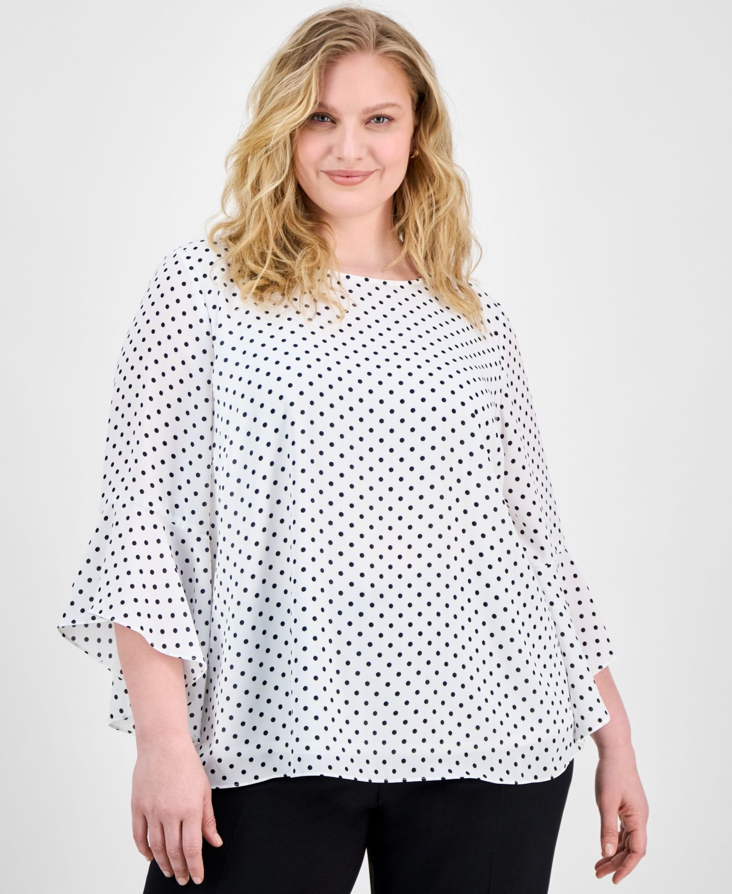 Женская блузка Kasper Plus Size Polka-Dot Ruffle-Sleeve, цвет: Белый / Чёрный — фото 1