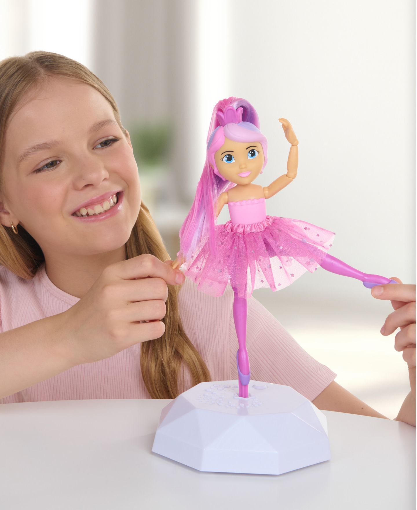 Детские куклы Dancing Doll 9" Twirl Along With Magical Wand & Light Up Platform — фото 4