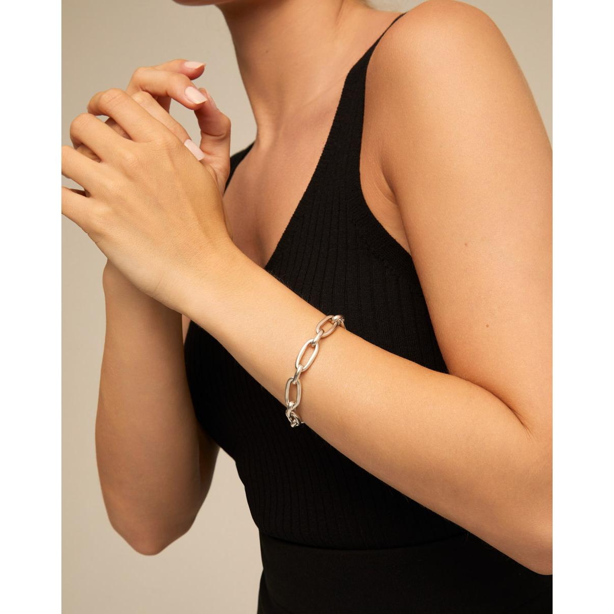 Unode50 Medium Sized Oval Link Carabiner Clasp Bracelet In Silver