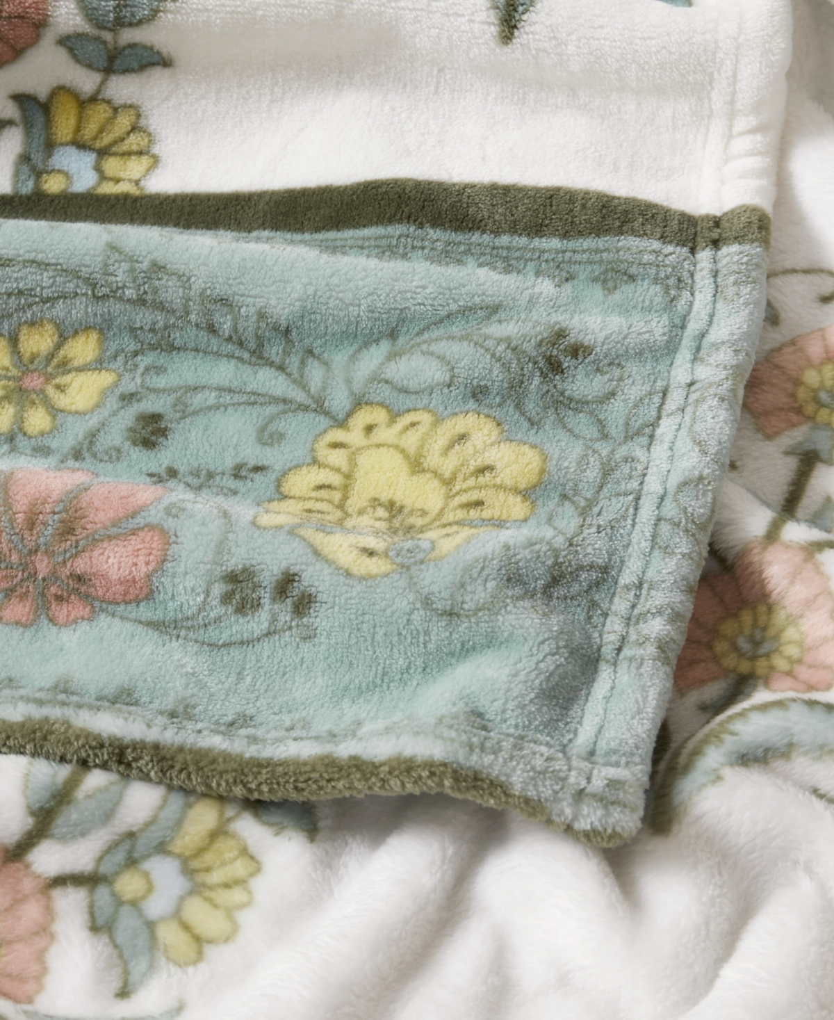 Jessica Simpson Plush Ultra Soft Throw, 50" X 70" In Serenity Floral