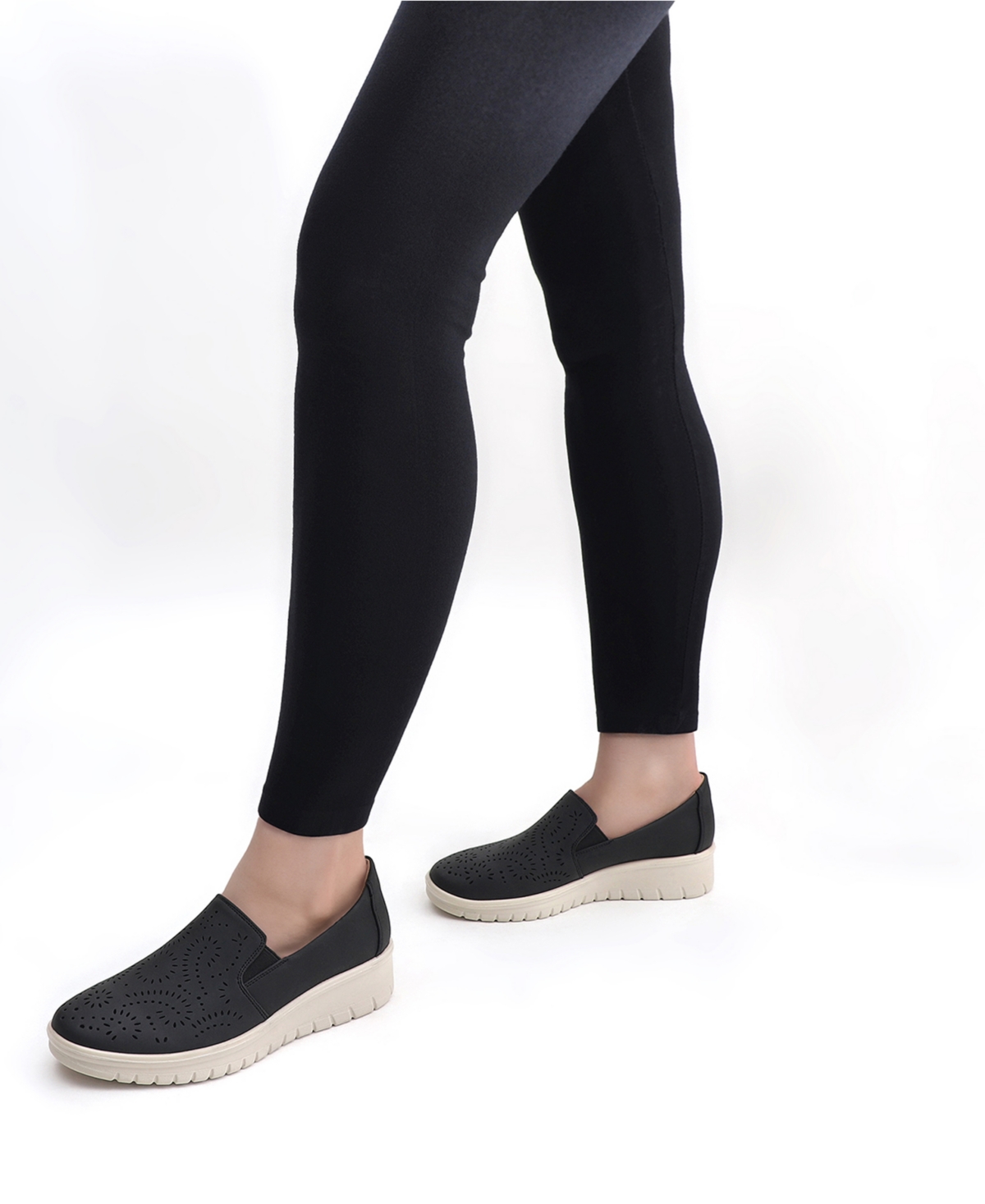 EASY STREET WOMEN'S YING COMFORT SLIP-ON FLATS 