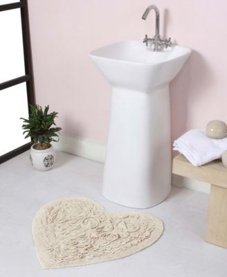 Home Weavers Modesto Heart Shaped Bath Rug, 25" x 25"