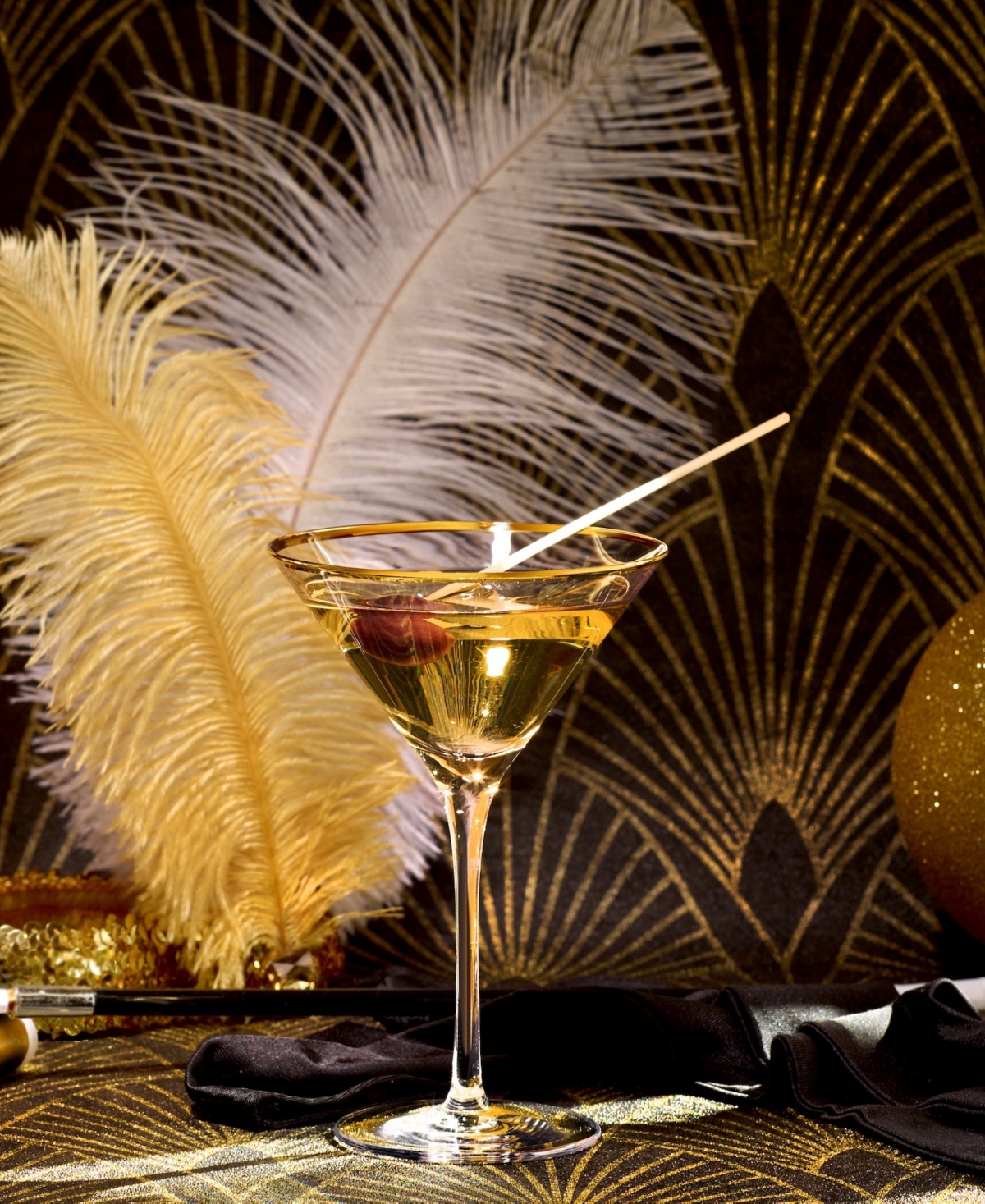 Stolzle Lausitz Cabaret Martini Glasses, Set Of 4 In Crystal With Gold Rim