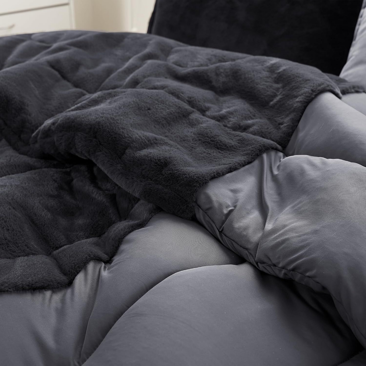 Coma Inducer Opposites Attract Oversized Comforter Set -+ Cooling Thunderstorm Gray - Plush volcanic gray