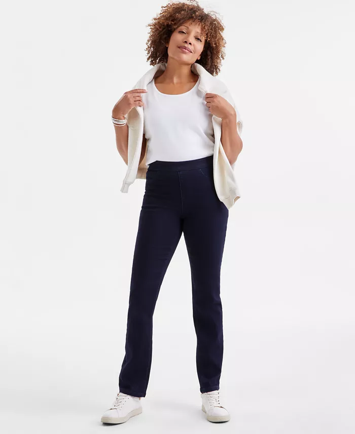 Women's Straight Leg Pull-On Jeans