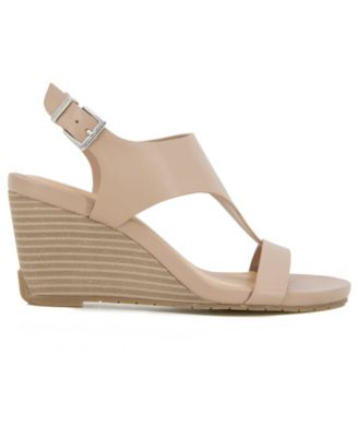 Women's Greatly Thong Almond Toe Wedge Sandals
