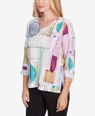 Women's Classic Geometric V-Neck Three Quarter Sleeve Top