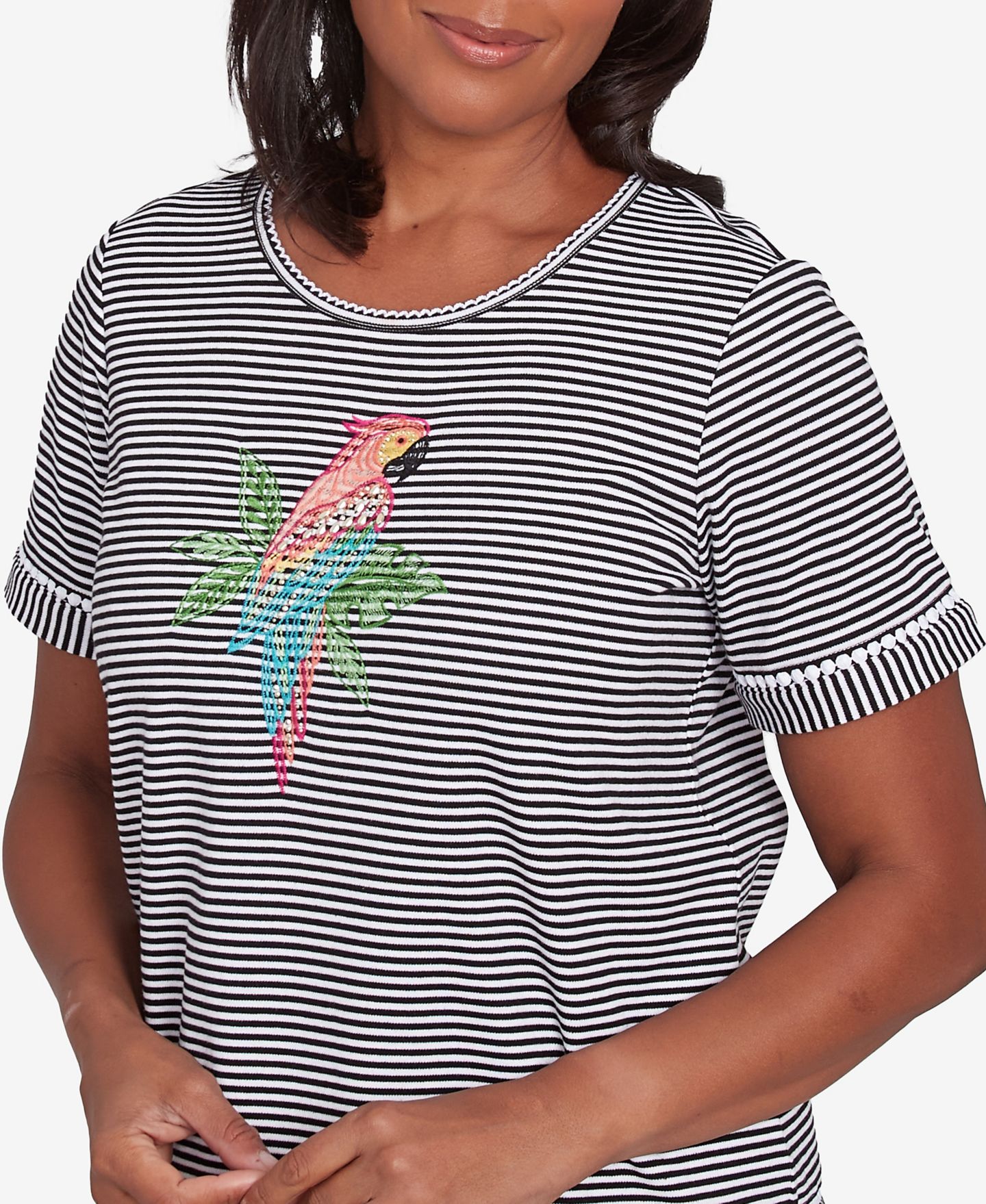 Женский топ Alfred Dunner Classic Crewneck Parrot Striped, цвет: Чёрный — фото 5