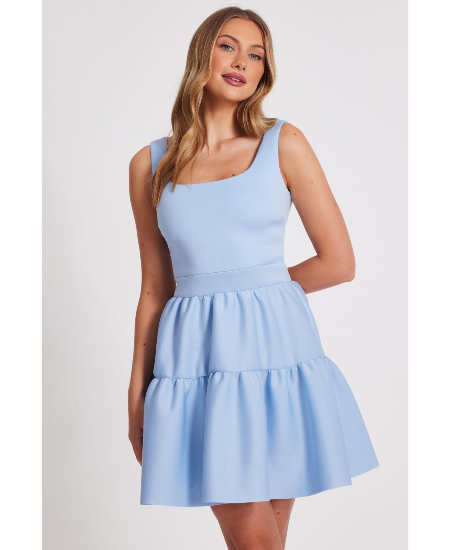 Женское платье QUIZ Scuba Crepe Tiered Skater Mini, цвет: Светлый синий — фото 1
