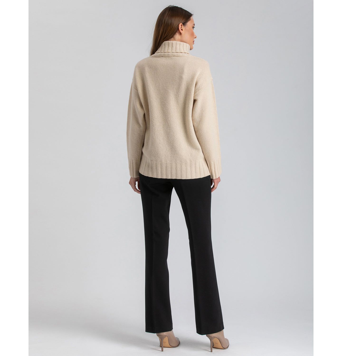 Брюки для беременных Pietro Brunelli Maternity Comfy Leo прямые с регулируемым поясом, цвет: Чёрный — фото 4