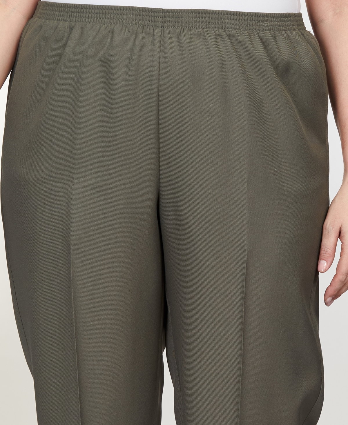 Alfred Dunner Plus Size Classic All Around Elastic Waist Accord Short Length Pants In Olive