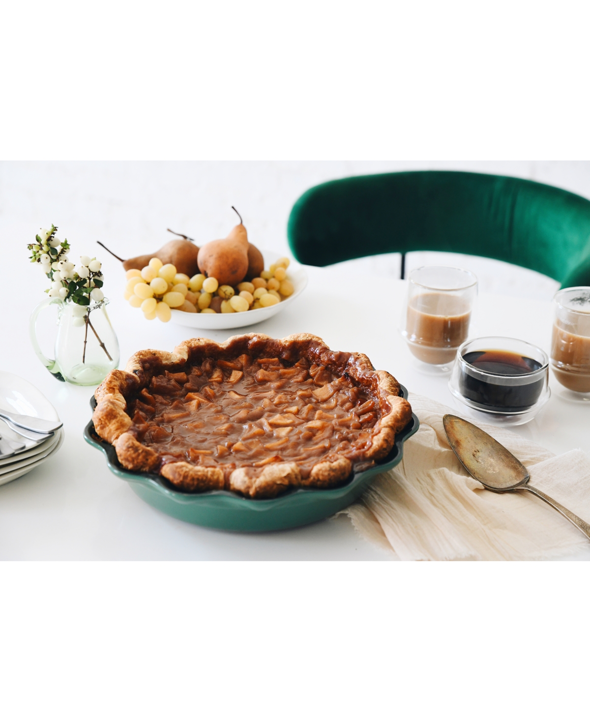 Le Creuset Set Of 2 9-inch Heritage Stoneware Pie Dishes In Artichaut