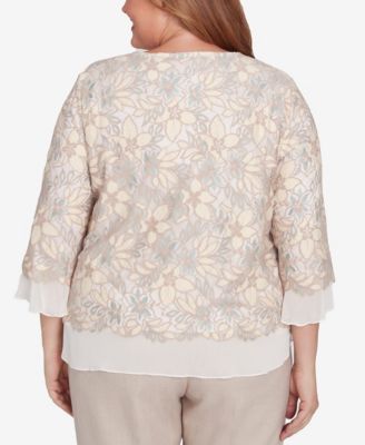Plus Size Kensington Gardens Floral Lace Woven Trim Top with Necklace